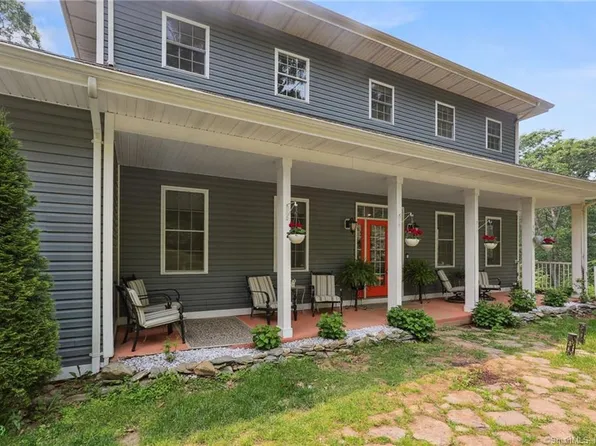 31 Wyassup Lake Road, North Stonington, CT 06359