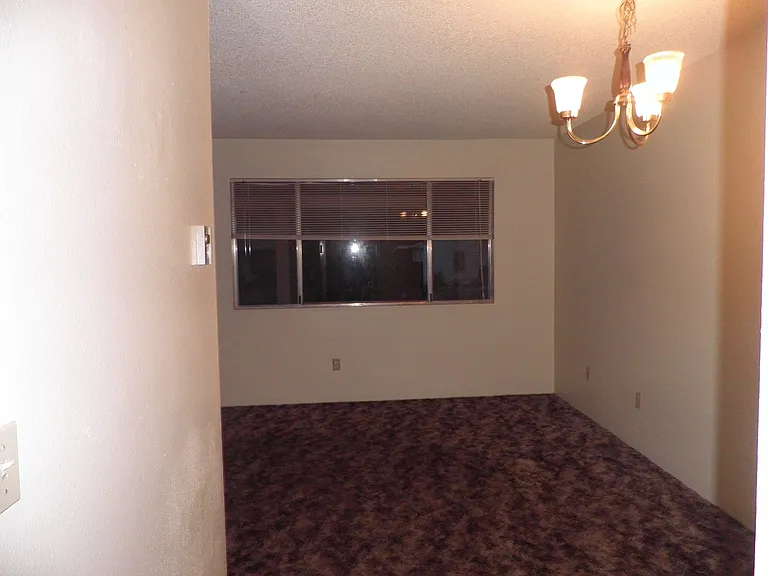 700 NE 10th St #H — Photo 4
