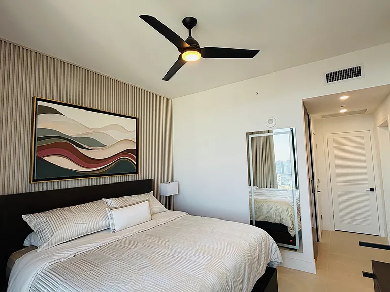 159 NE 6th St #Penthouse 5014 — Photo 16