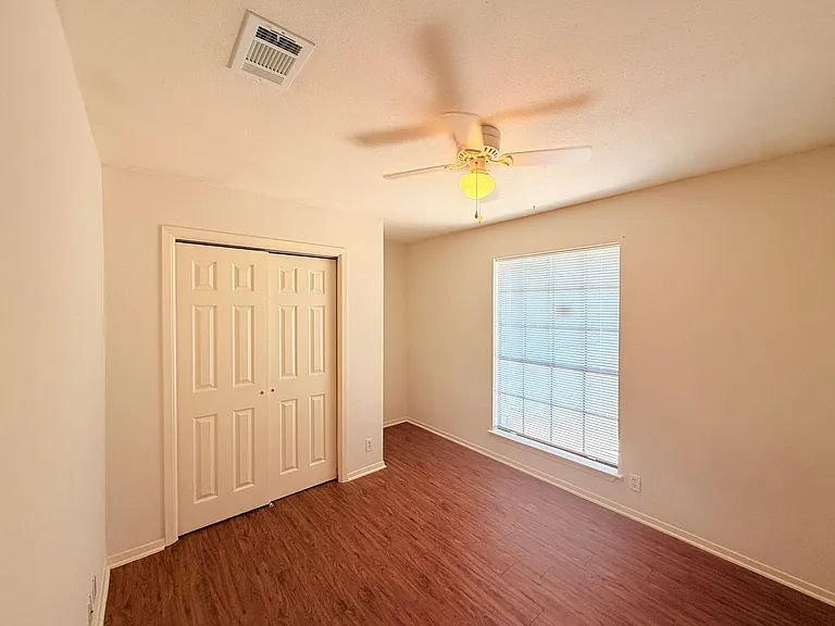 405 Parkhill Cv — Photo 20