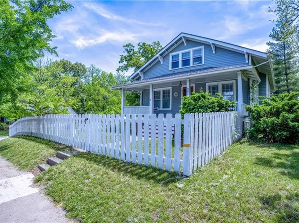 907 W 6th St, Lawrence, KS 66044