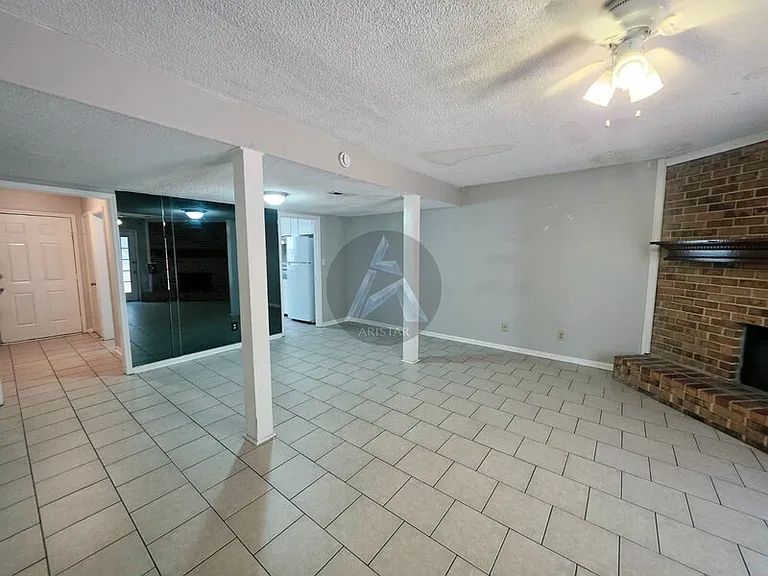 1495 Bentley Ln SE — Photo 3