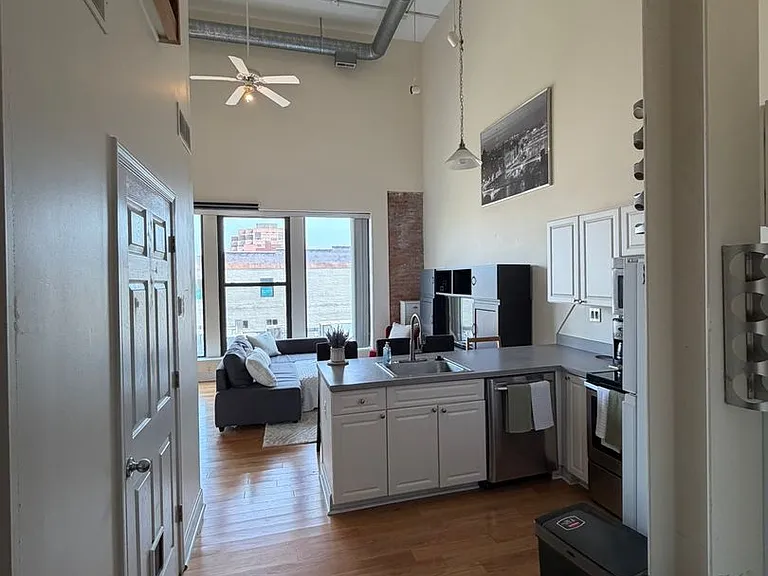 101 W Liberty #310 — Photo 6