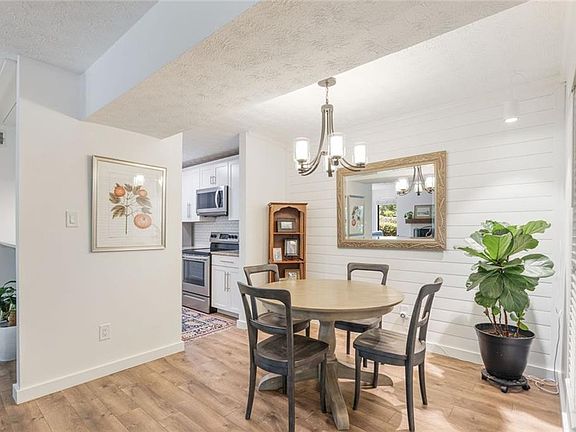 5th image of 913 Tuxworth Cir