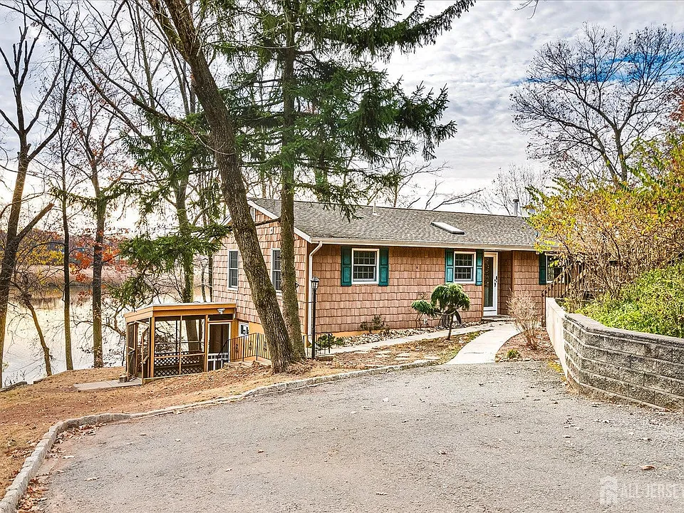 23 Cardownie St