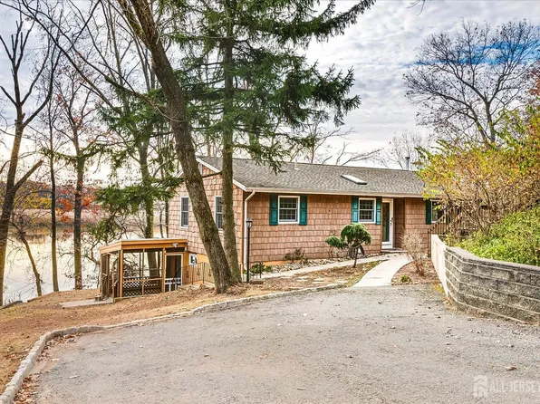 23 Cardownie St, Edison, NJ 08817