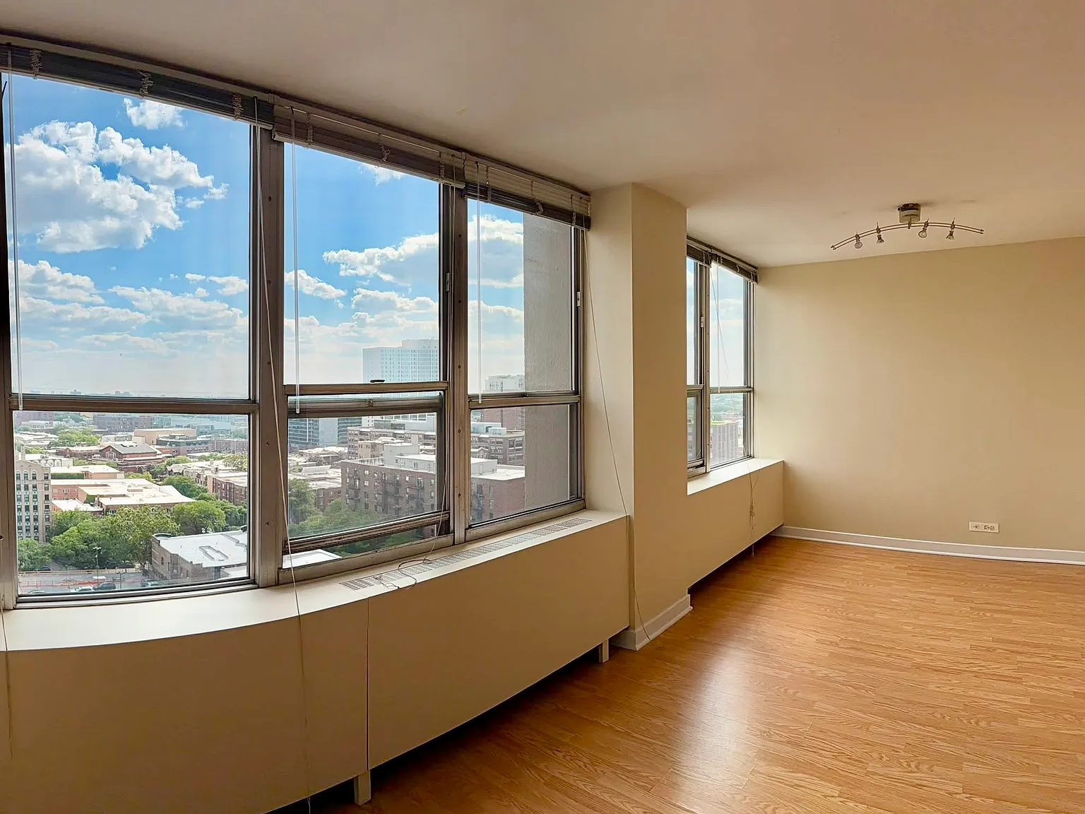 655 W Irving Park Rd — Photo 2