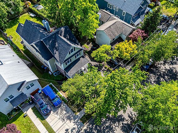 5th image of 62 Myrtle Ave