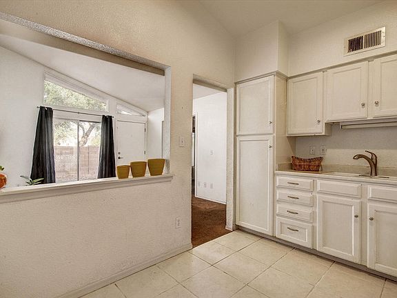 2nd image of 525 N May St APT 26