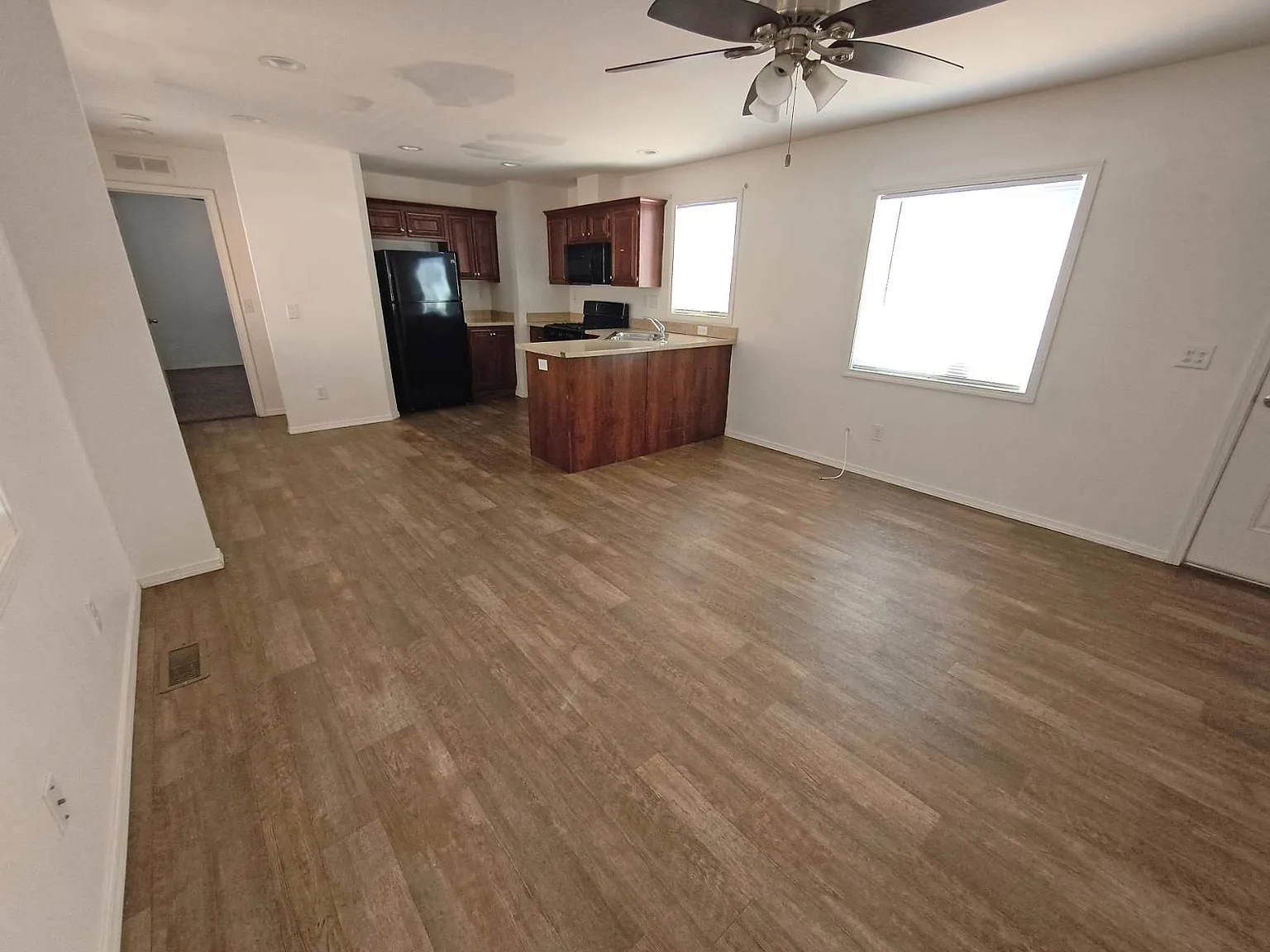 3 bed, 2.0 bath, 780 sqft, $1,595 — Photo 2