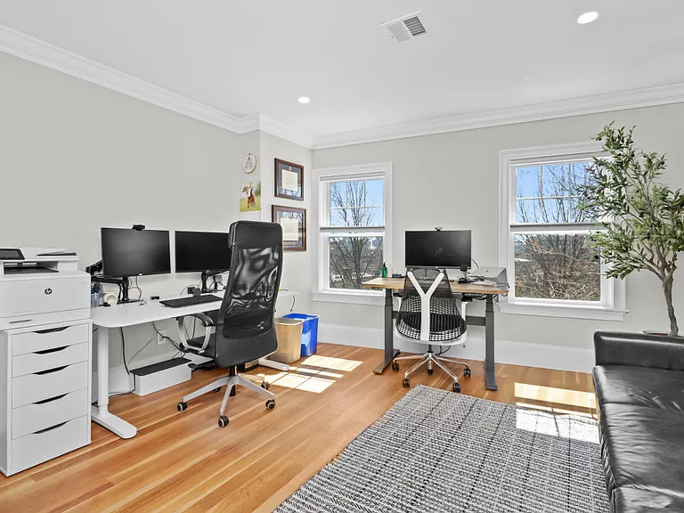 322 Bunker Hill St #B — Photo 13