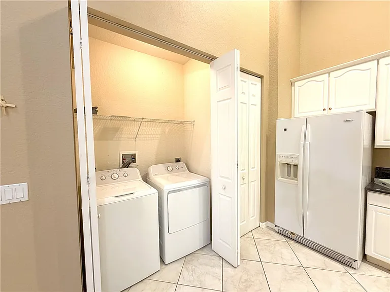 6510 Oxford Cir #101A — Photo 10