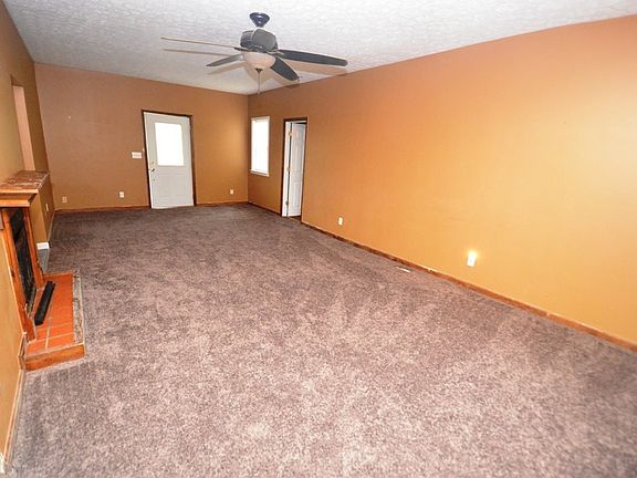 3rd image of 256 N East St