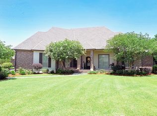 187 Regal Row, Houma, LA 70360