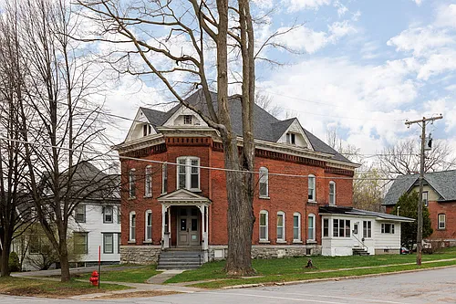 607 Budd St Photo 1