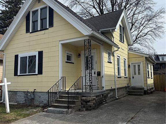 2nd image of 24 Bloomfield Pl