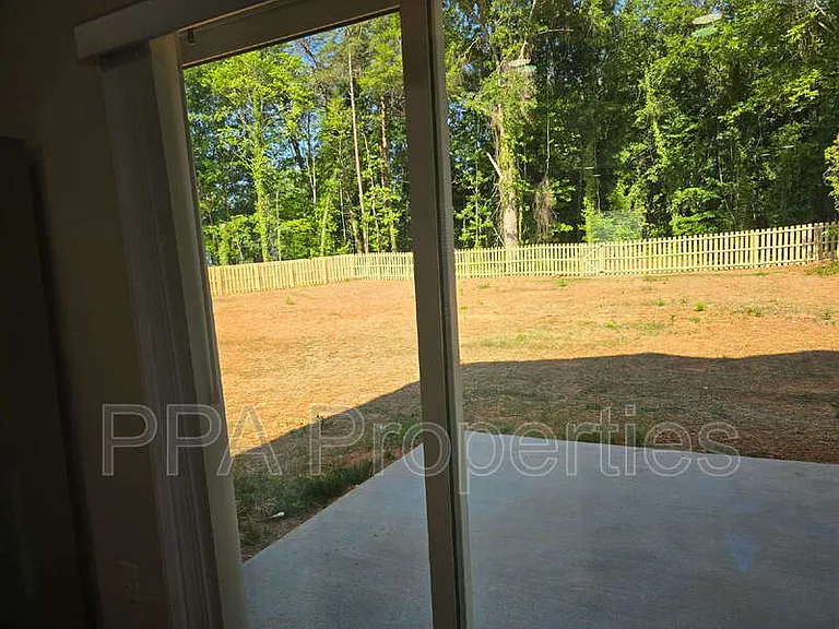 402 Giles St #B — Photo 54