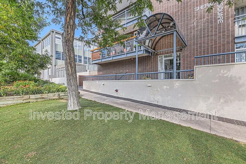 Studio, 1.0 bath, 325 sqft, $895 — Photo 3