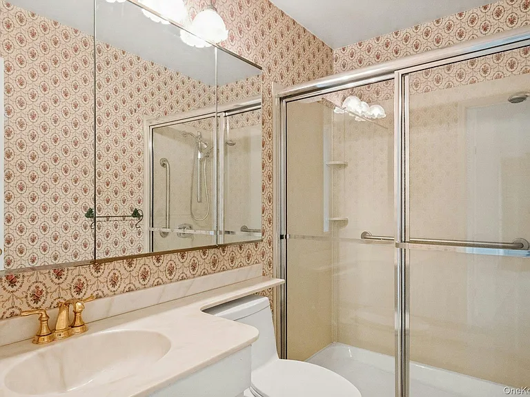 8 Foxwood Dr #4 — Photo 17
