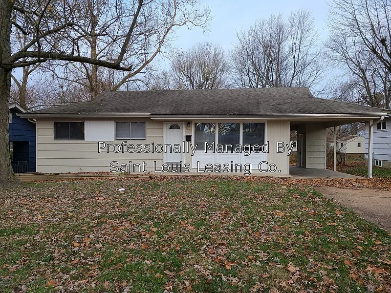 1845 Clover Ln photo 1