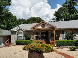 325 Hillcrest Rd, Eureka Springs, AR 72631