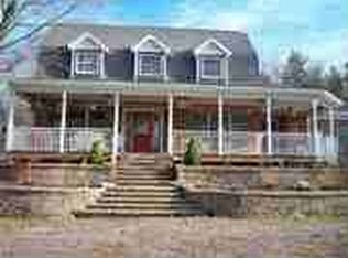 13 Hickory Grove Ln, Ballston Lake, NY 12019