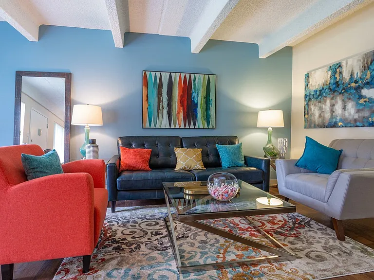 Monaco Lakes Apt — Photo 10