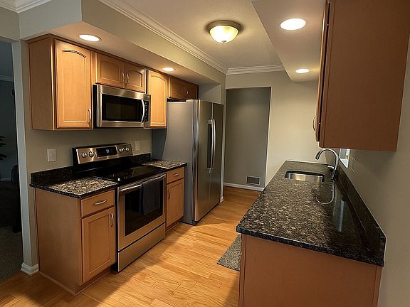 3rd image of 27 Wood Creek Dr