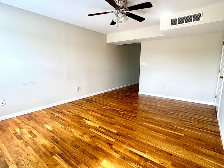 641 Hampton Way #B — Photo 16