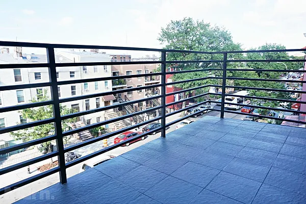 Rented by Mdrn Residential | media 42