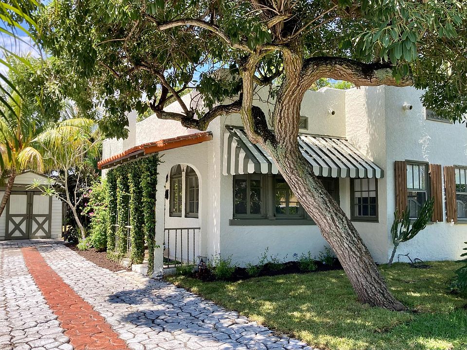 Front of house with private gated driveway.