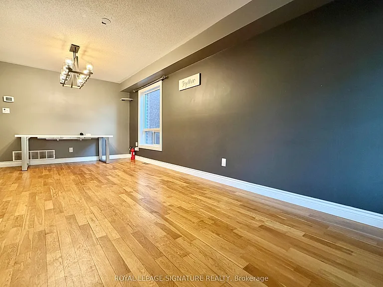 584 Shaftsbury St — Photo 3