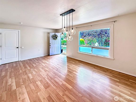 4th image of 6217 W BEECH Street