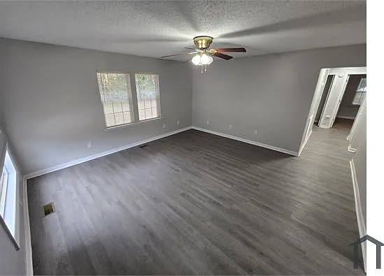 1810 Murchison Rd — Photo 2