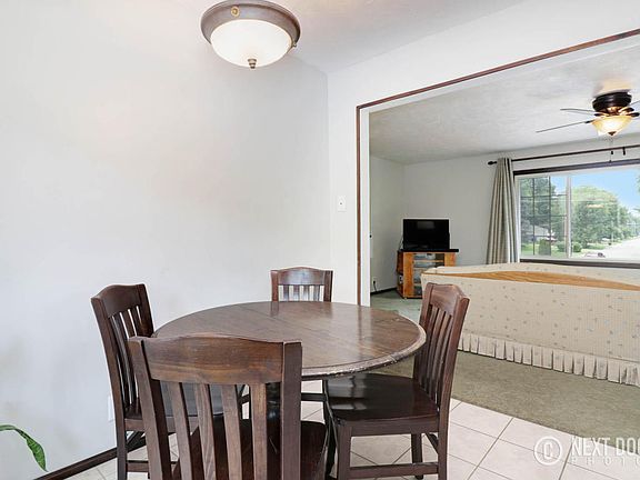 4th image of 895 Woodside Dr
