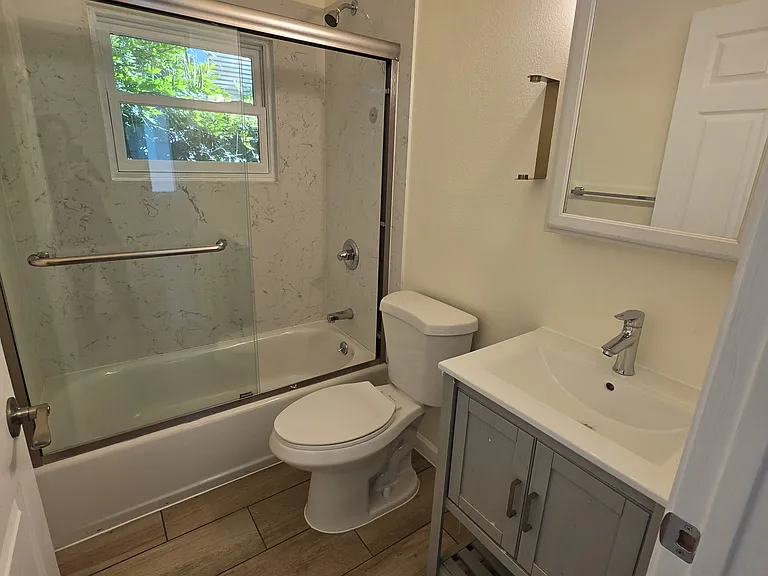 1822 Bay St #D — Photo 9