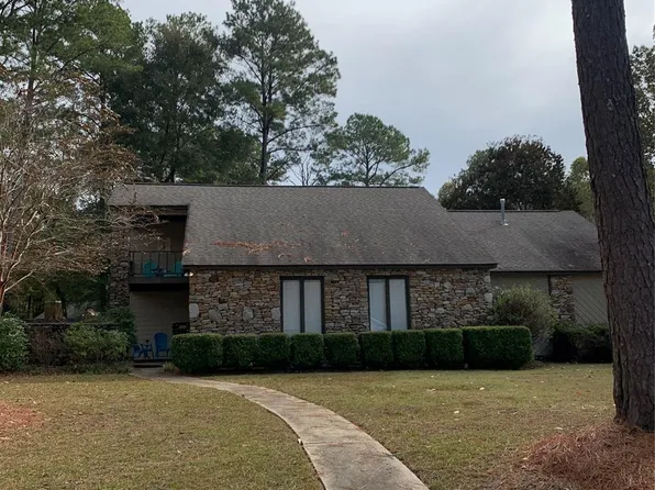 215 W Castlewood Dr, Selma, AL 36701