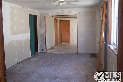 3rd image of 10549 Cutler St