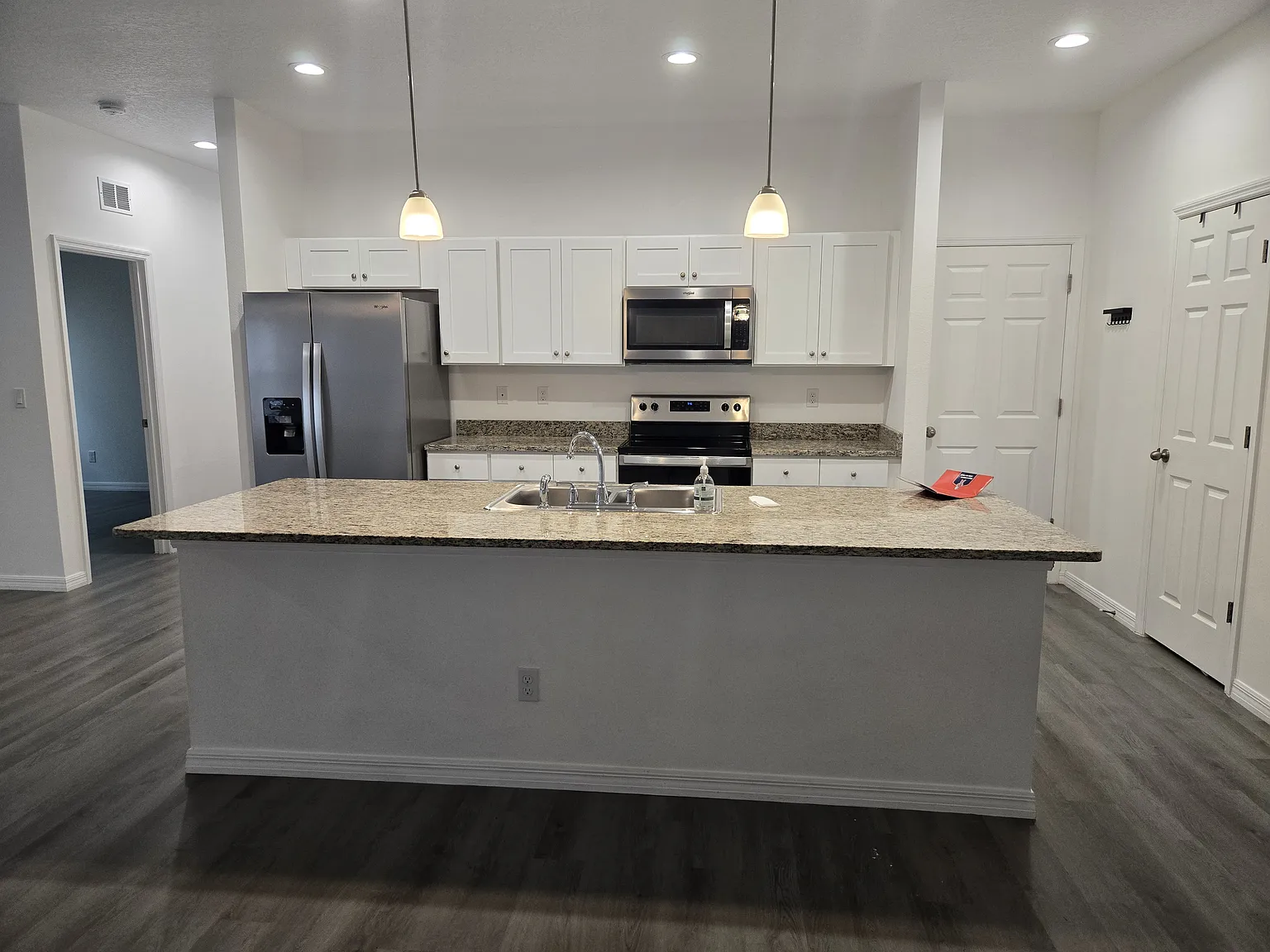 4 bed, 1724 sqft, $2,200 — Photo 2