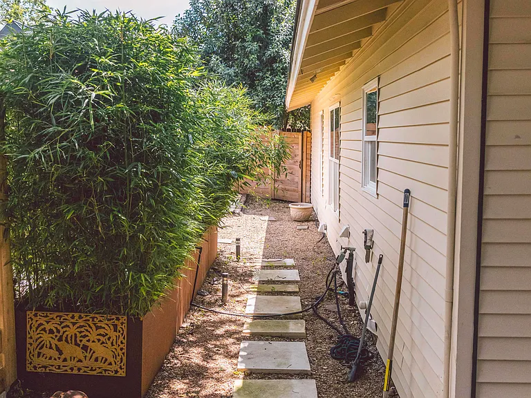 2519 Wilson St — Photo 12