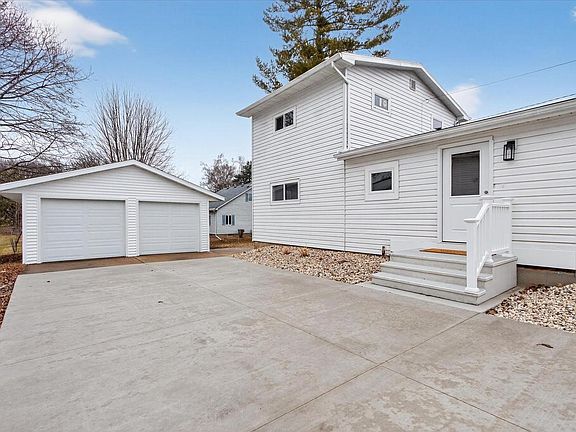 4th image of 109 Front Street