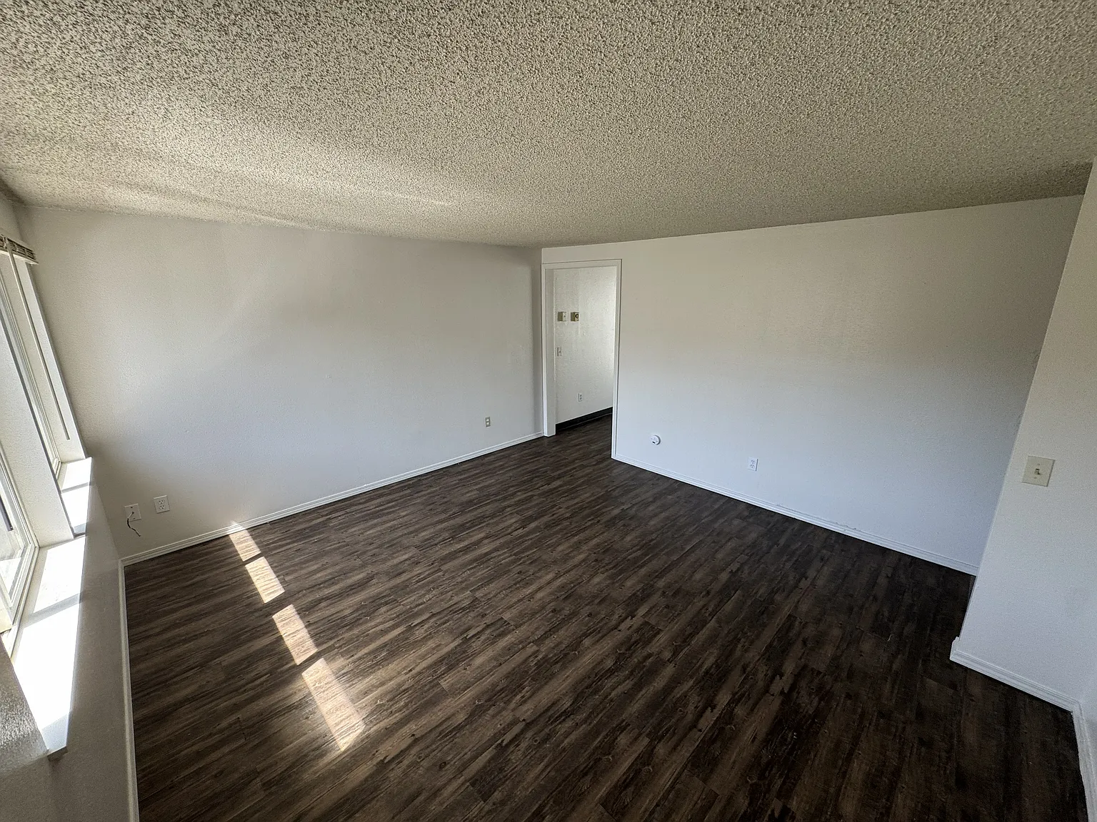 4 bed, 1300 sqft, $2,000 — Photo 3