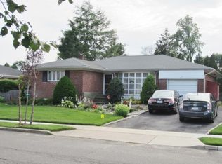 57 Melanie Ln, Syosset, NY 11791