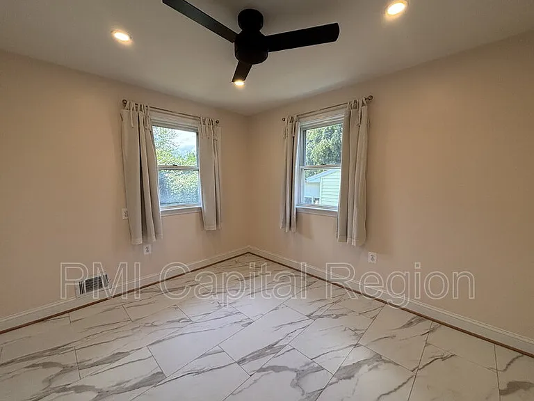 12 Mills Rd — Photo 11