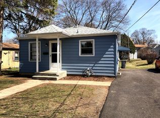 17 Crescent St, Elgin, IL 60123