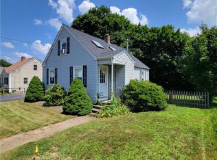 5 Gilles St, Coventry, RI 02816