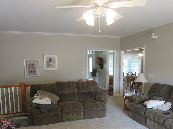 4th image of 504 Suburban Dr