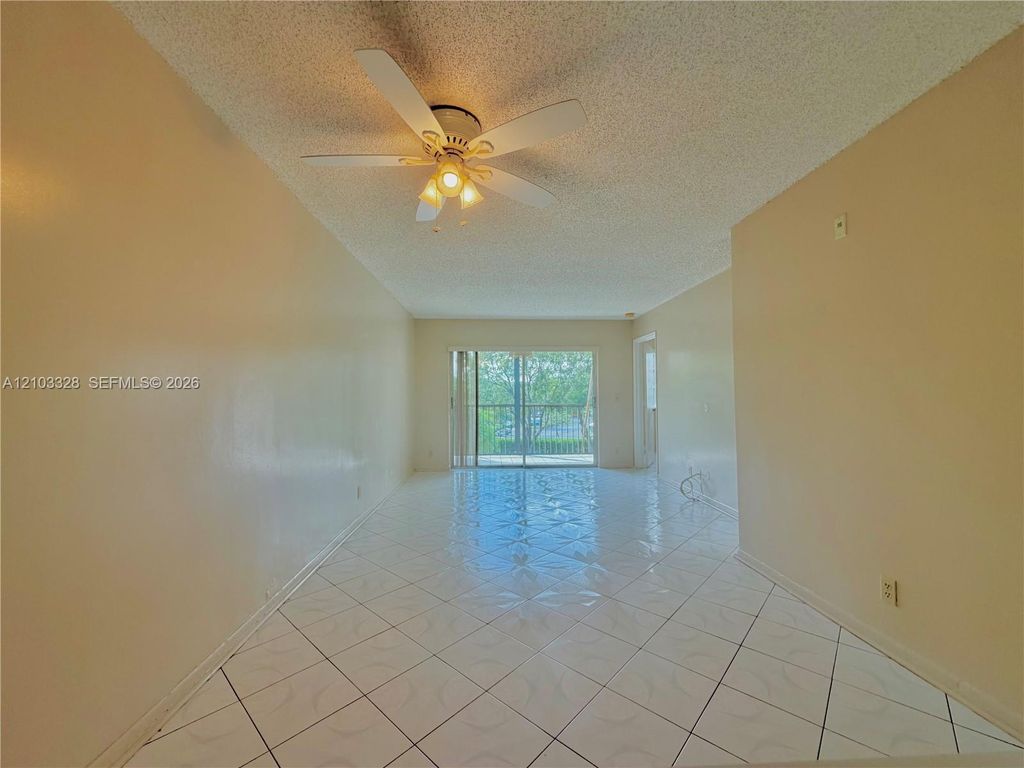2230 N Cypress Bend Dr APT 308, photo 8