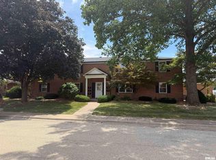 400-406 E Delwood St, Morton, IL 61550