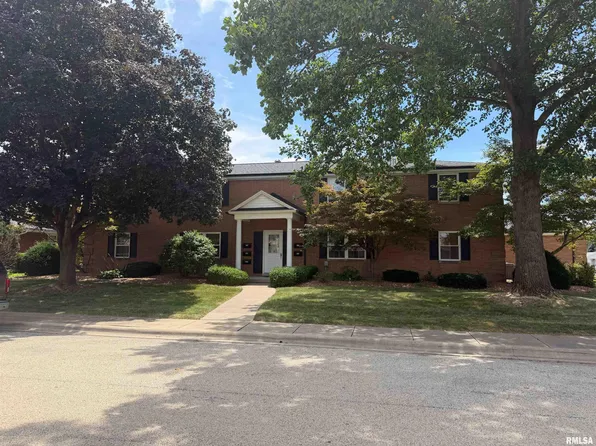 400-406 E Delwood St, Morton, IL 61550